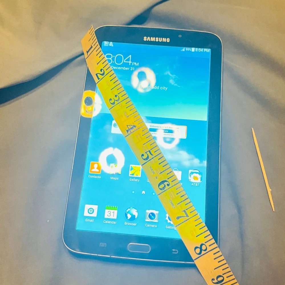 Samsung Galaxy 3 Tablet 7” 16GB WORKS FINE WE JUST DON’T USE IT ANYMORE